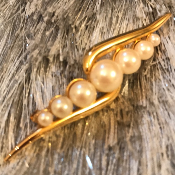 Monet Jewelry - Monet Gold Tone Graduated Faux Pearl Brooch